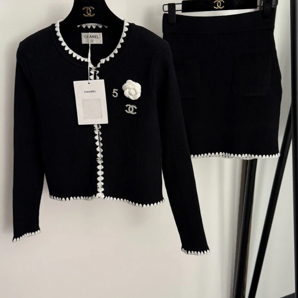 Chanel Spring Easter knit suits NWOT - Picture 3 of 3